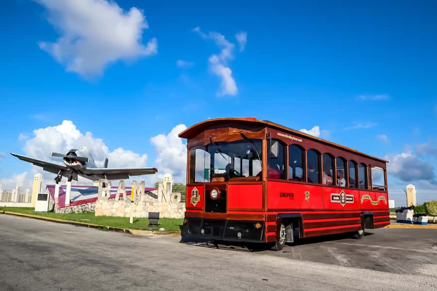 Cozumel: City Trolley Tour - Main square shopping can stretch the schedule
