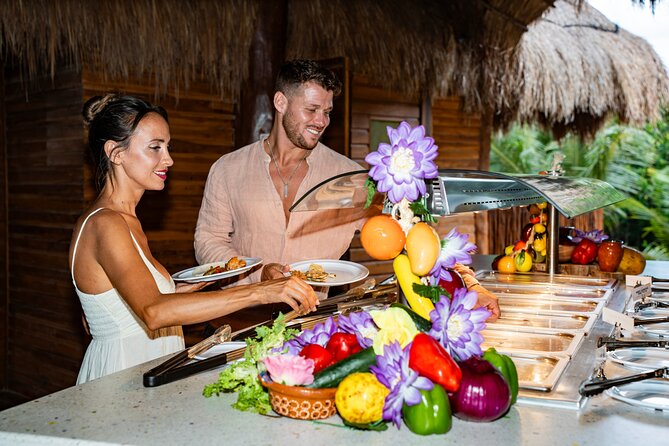Cozumel: KUZÁ Beach Pass with Buffet, Open Bar & Activities - Music, cultural shows and family activities