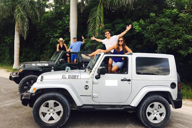 Cozumel Private Jeep Tour with Snorkeling Experience and Lunch - Money Bar pairs lunch with reef snorkeling
