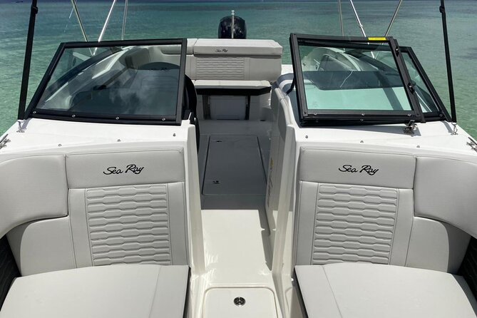 Deluxe Private Boats - 24 ft Sea Ray - Drinks, snacks, and comfort onboard