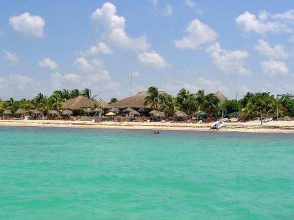 Deluxe Private Boats - 40 ft Catamaran - A private boat changes the pace of Cozumel