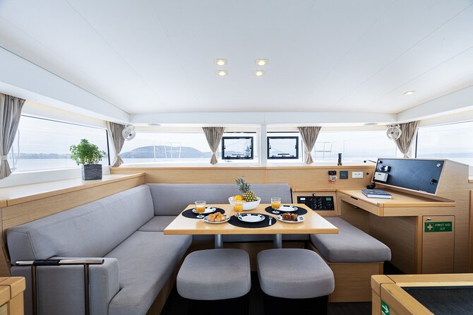 Deluxe Private Boats - 40 ft Catamaran - Snorkel where the captain recommends