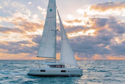 Deluxe Private Boats – 40 ft Catamaran