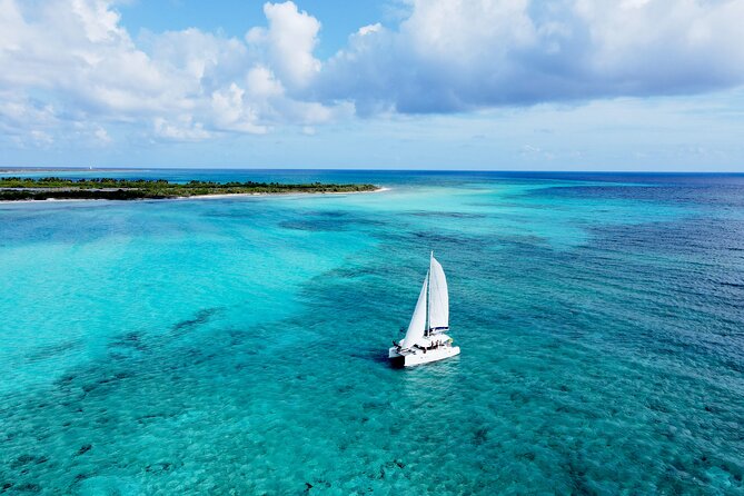 Lagoon 39ft Private Catamaran 5hr - El Cielo Full Experience - Lunch, snacks, and a well-stocked bar