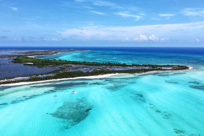 Lagoon 39ft Private Catamaran 5hr - El Cielo Full Experience - The crew and how the day feels