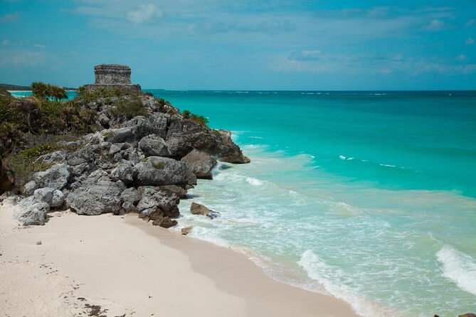 Mexican Lucha Libre Experience in Cozumel, Tacos and Margaritas - The show brings the crowd into the action